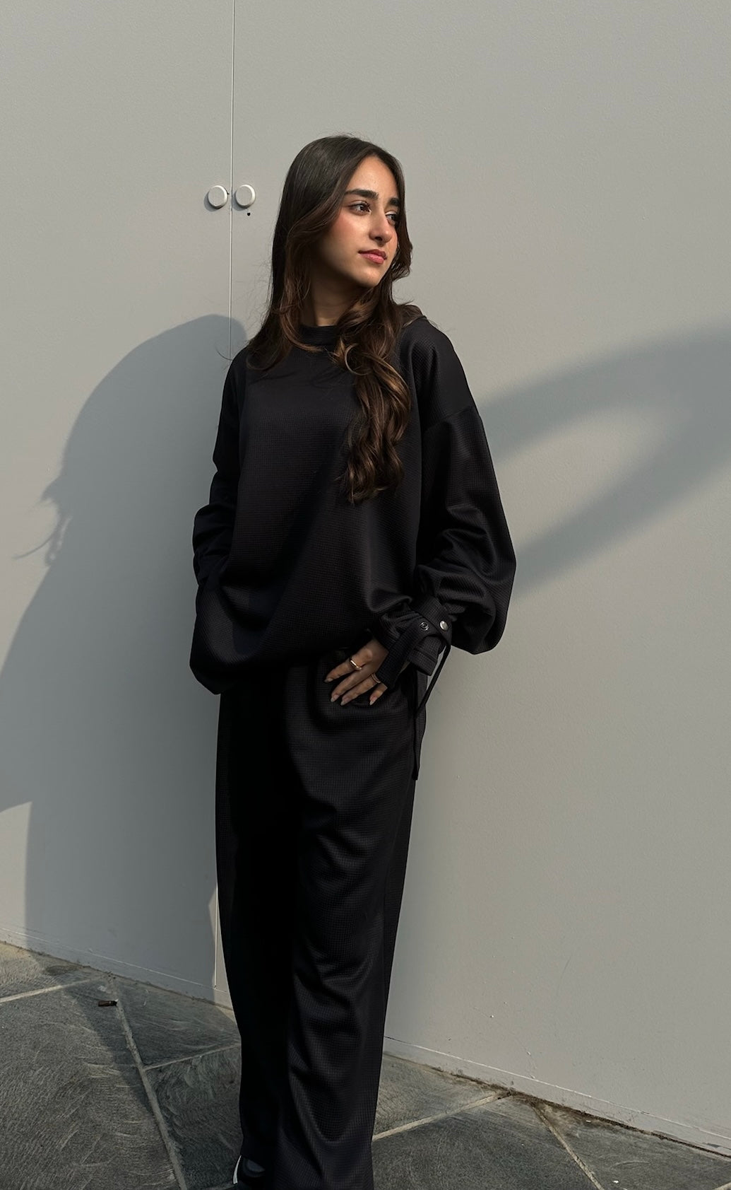 Biscuit set in black