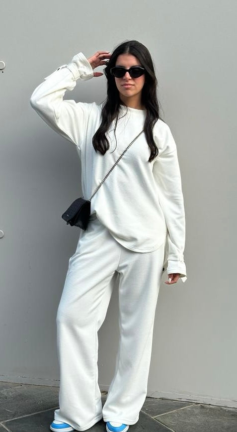 Biscuit set in white